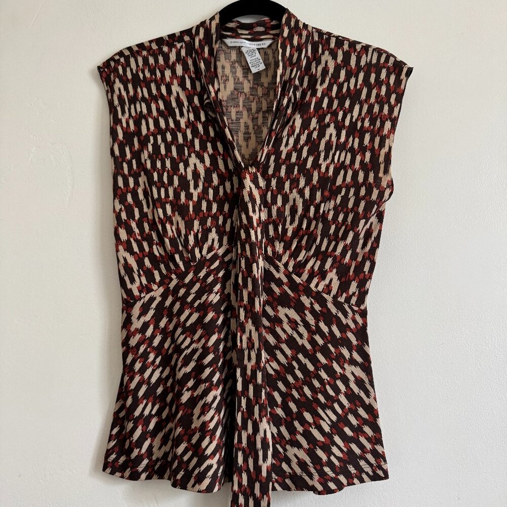 VINTAGE Diane Von Furstenberg Brown Abstract Print Tie Neck Peplum Top, Size M